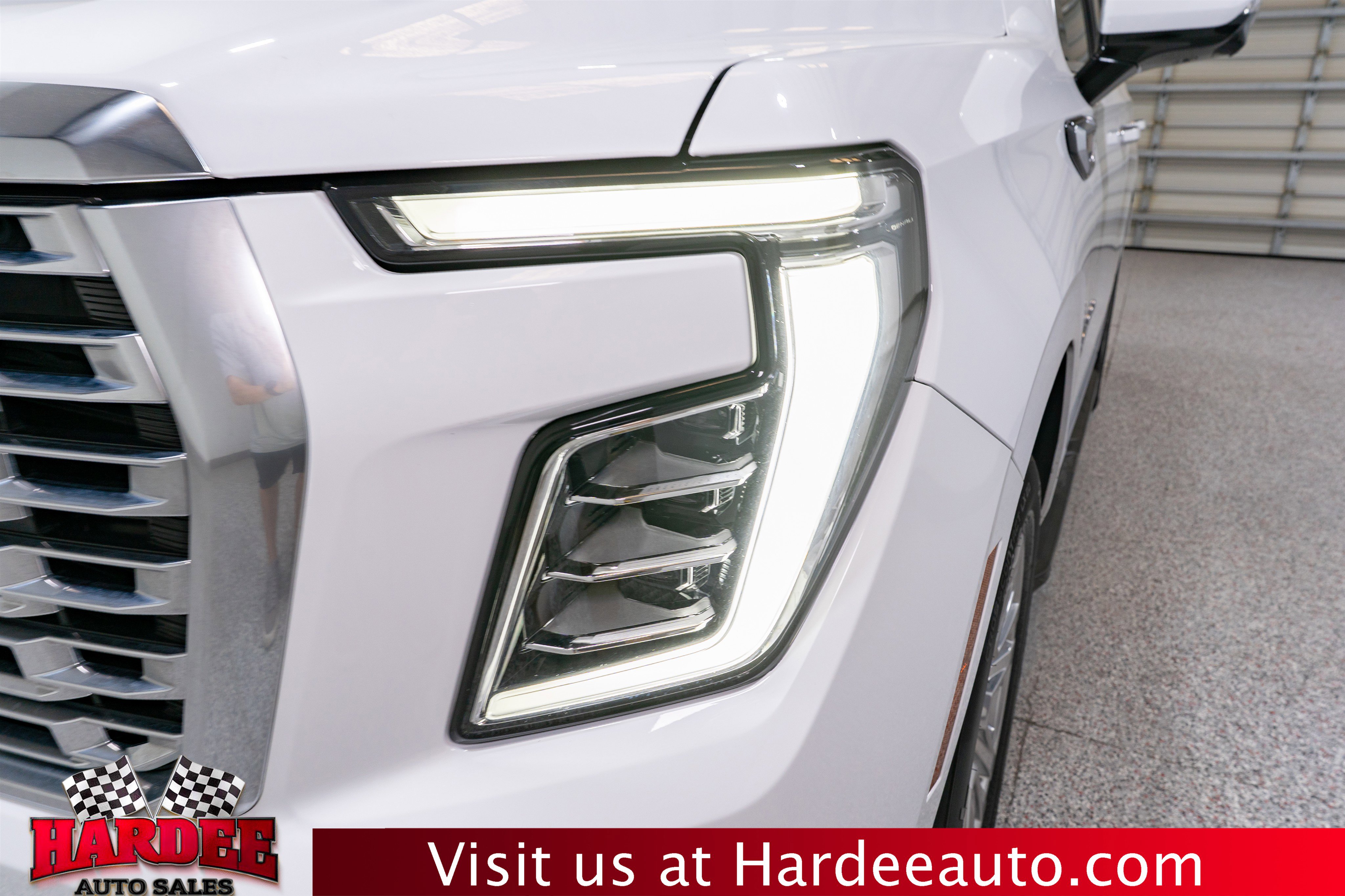 Used 2025 GMC Yukon Denali RWD image 8