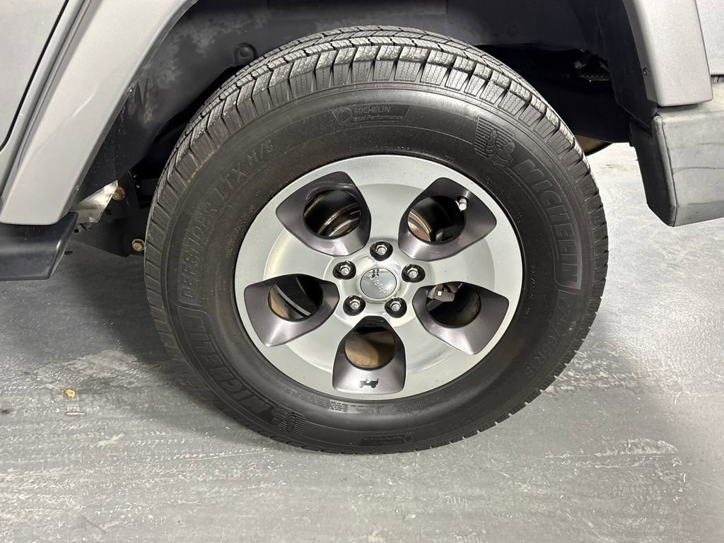 Used 2016 Jeep Wrangler Unlimited Sahara w/ Connectivity Group image 29