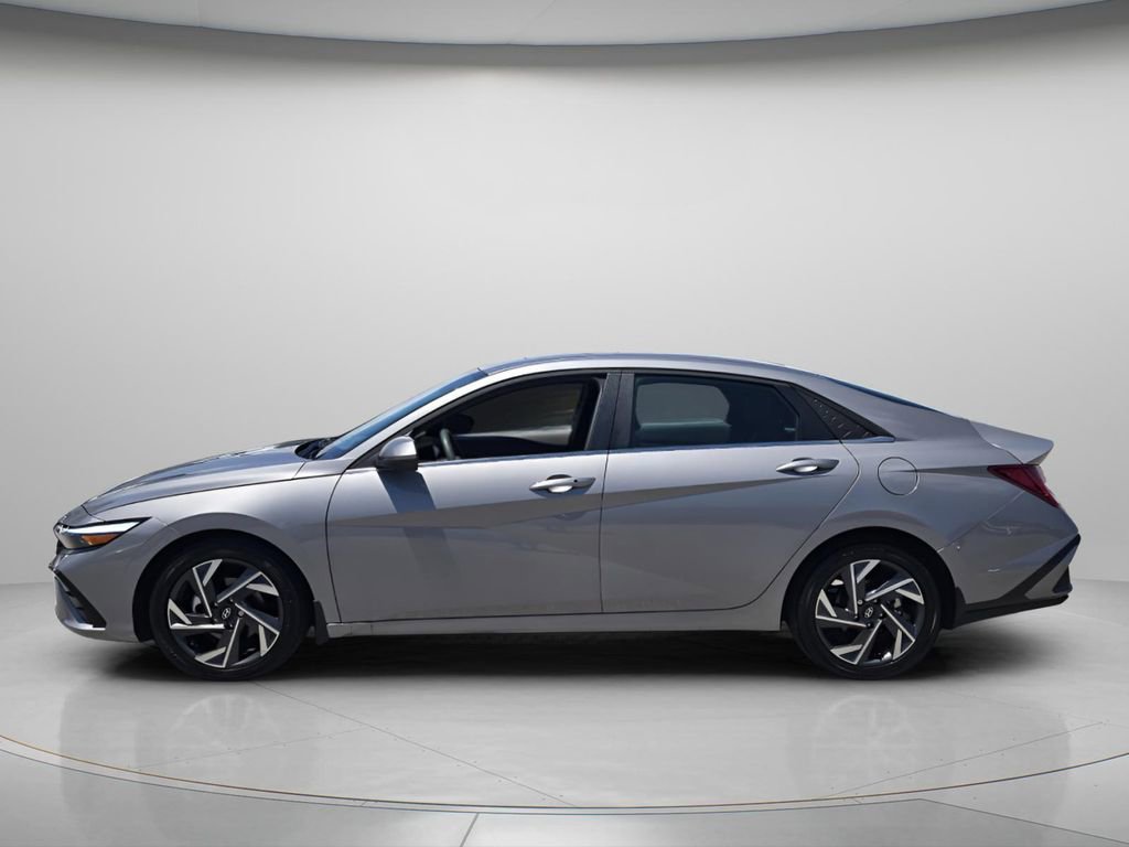 Certified 2025 Hyundai Elantra SEL FWD image 3