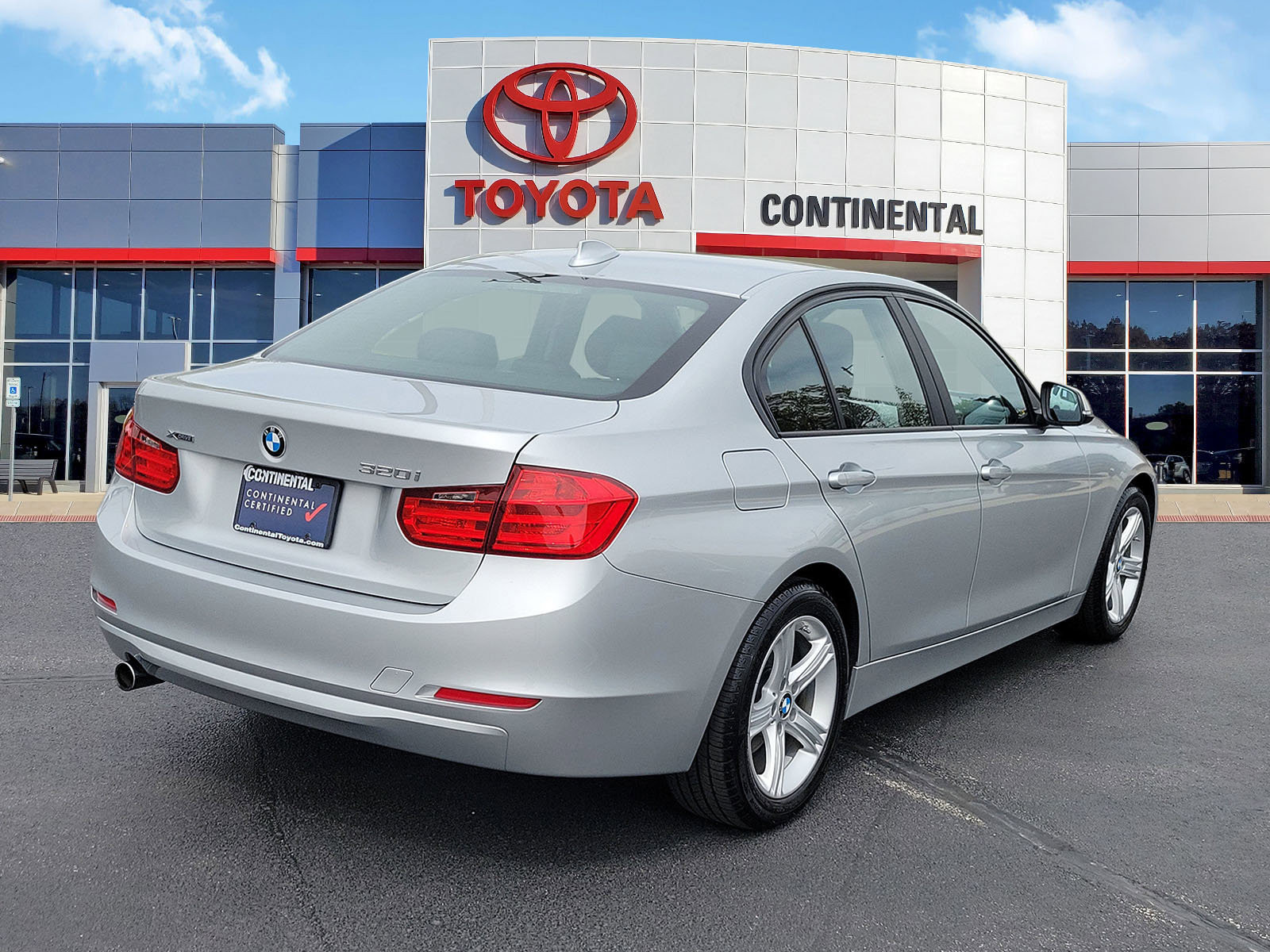 Used 2015 BMW 320i xDrive Sedan AWD/4WD image 5