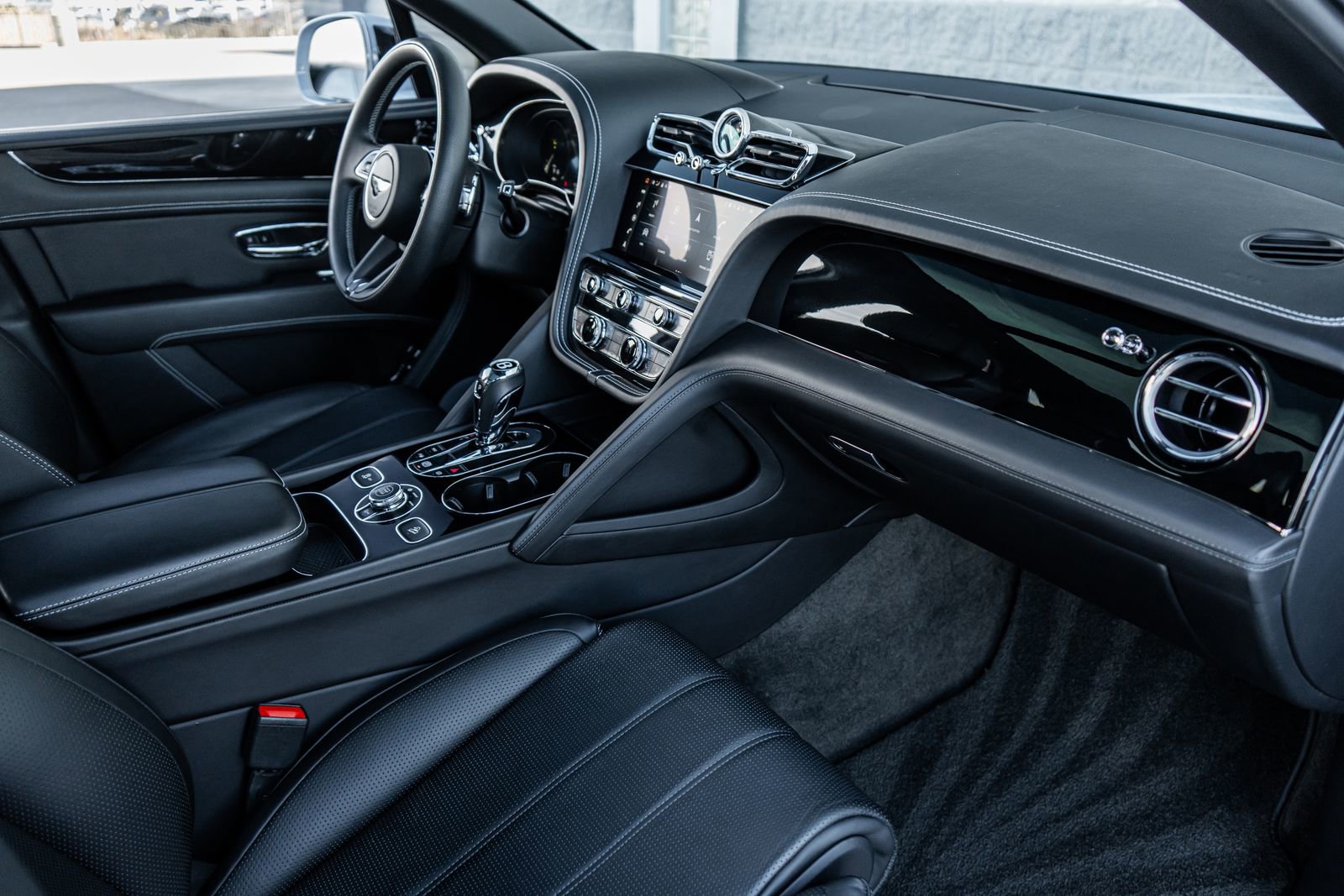 Certified 2022 Bentley Bentayga image 2