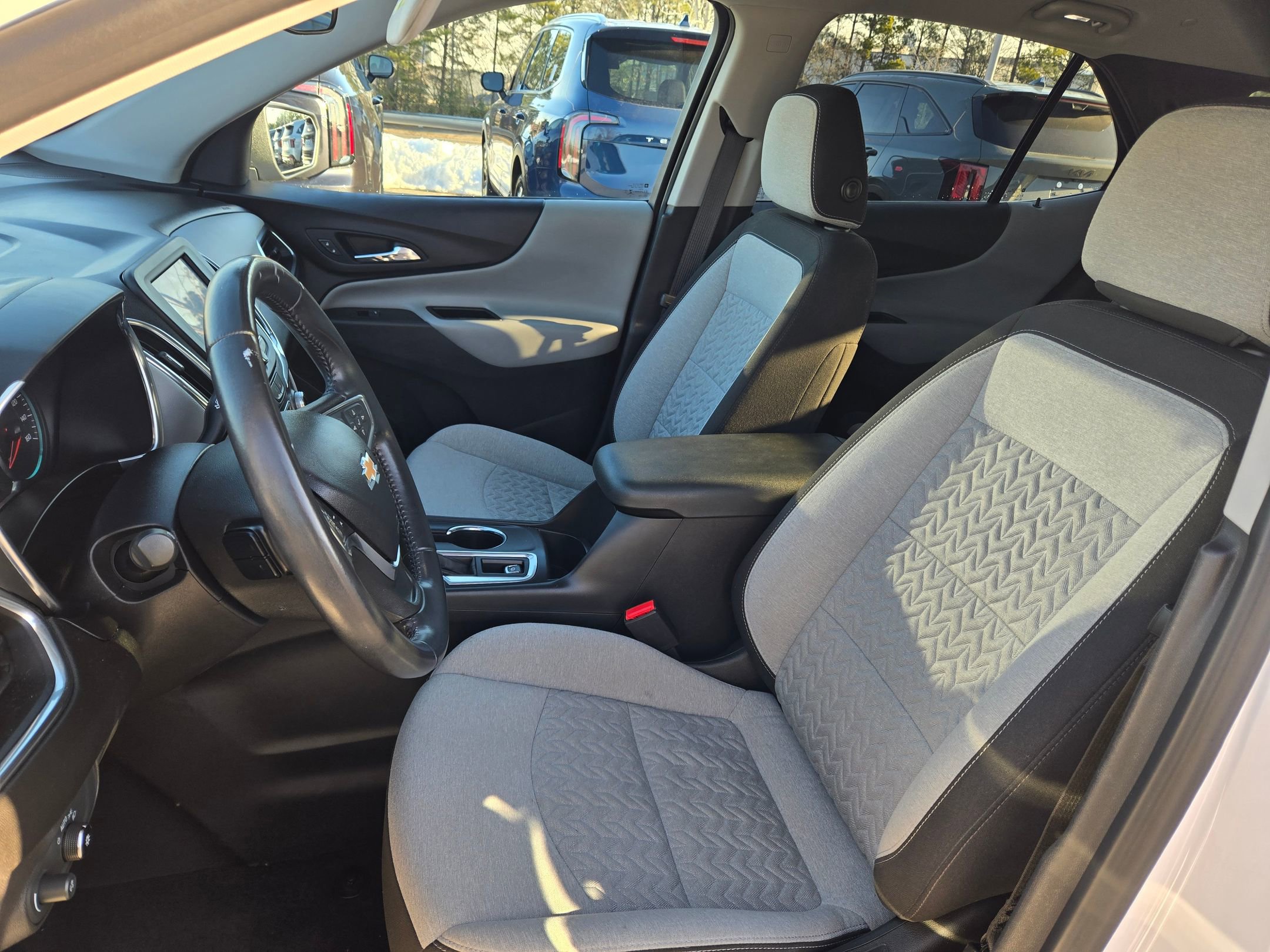 Used 2022 Chevrolet Equinox LT w/ Driver Convenience Package image 23