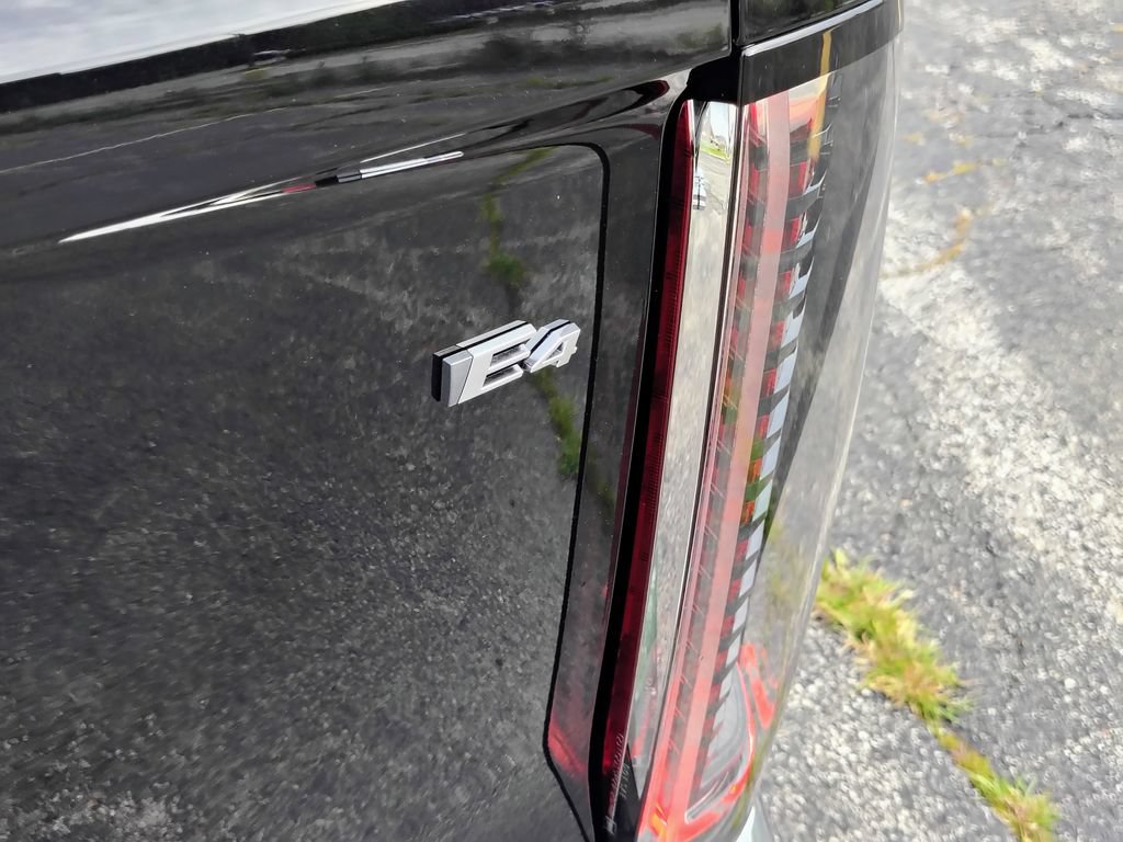 New 2027 Cadillac Vistiq Premium Luxury AWD/4WD image 14
