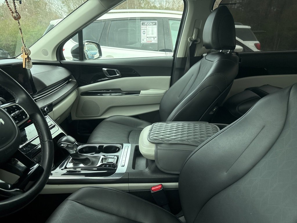 Used 2022 Kia Carnival EX image 8