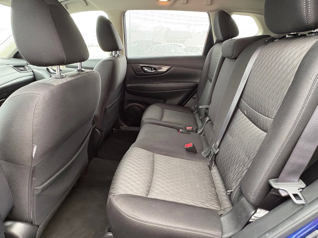 Used 2018 Nissan Rogue SV w/ Sun & Sound Touring Package image 11