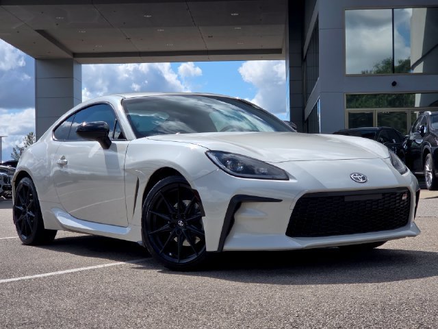Used 2022 Toyota GR86 Premium w/ GR Appearance Package 1 (TMS RWD image 2