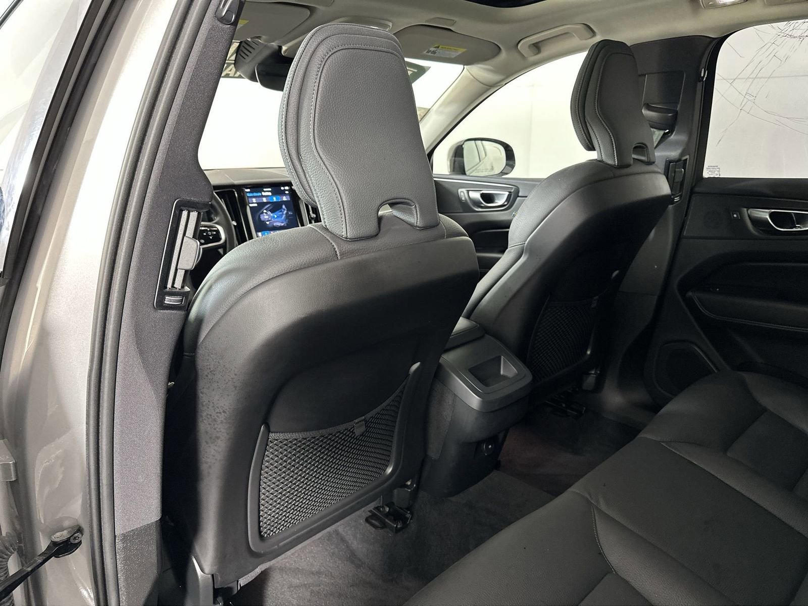 Used 2025 Volvo XC60 B5 Plus image 28