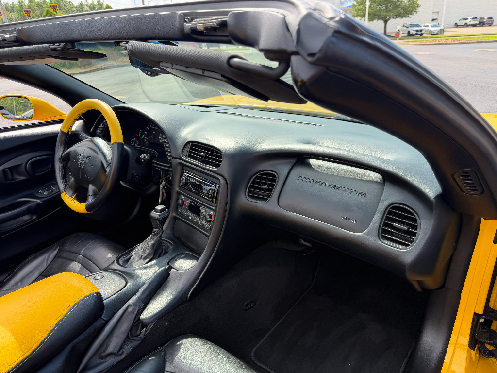Used 2001 Chevrolet Corvette Convertible w/ Preferred Equipment Group2 RWD image 28