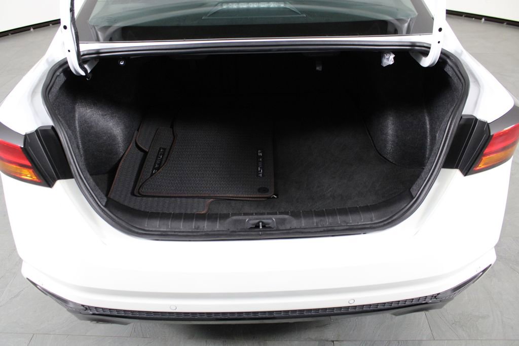 Used 2024 Nissan Altima 2.5 SR w/ SR Premium Package FWD image 18