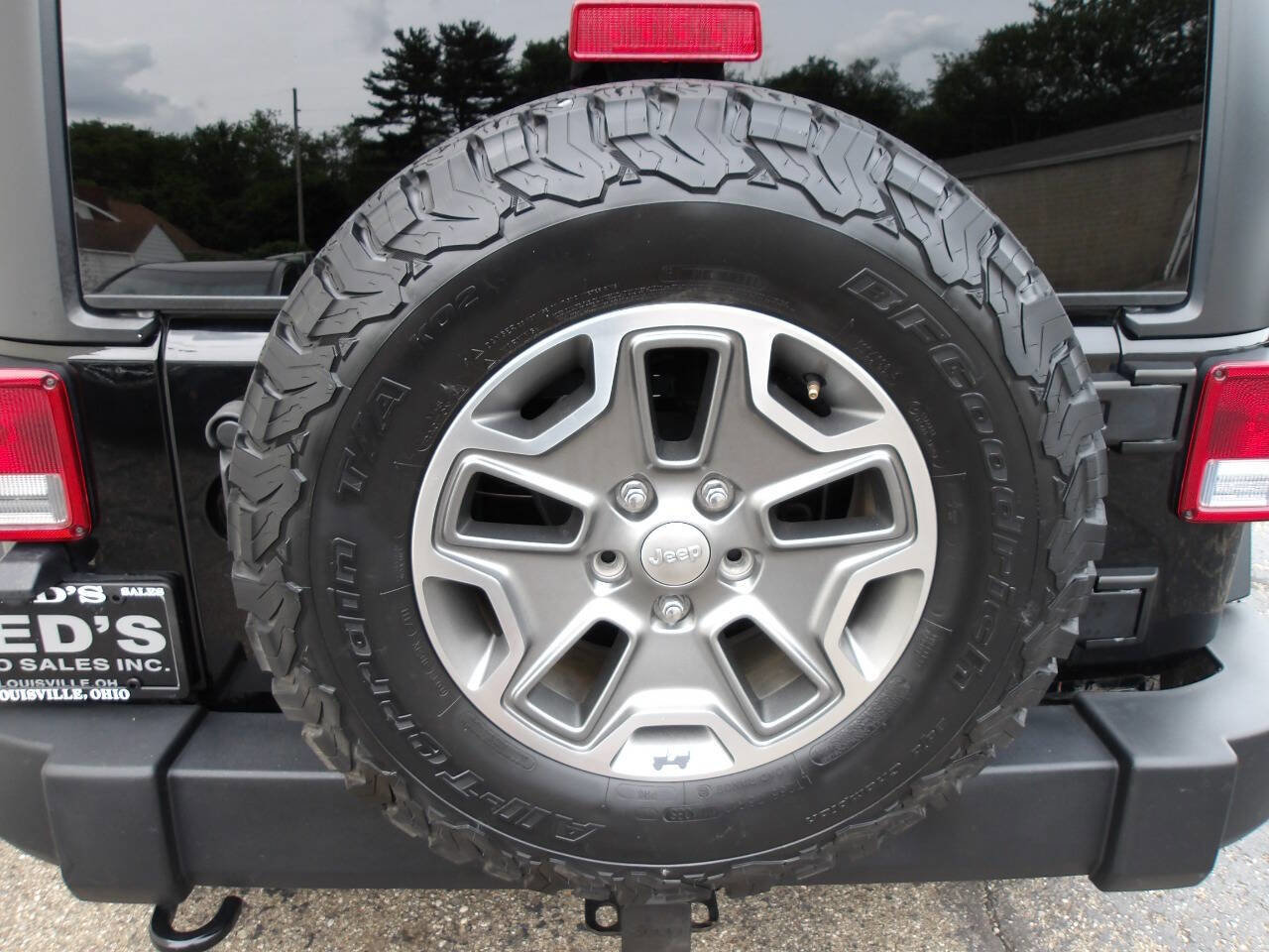 Used 2015 Jeep Wrangler Unlimited Rubicon w/ Dual Top Group AWD/4WD image 35