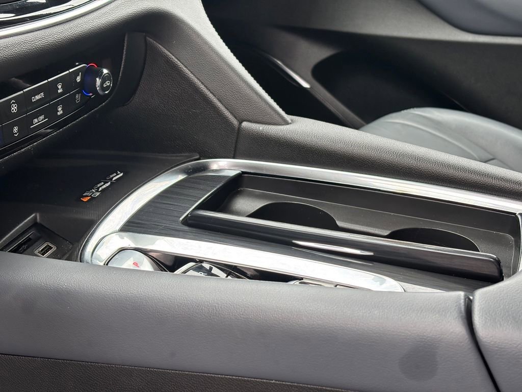 Used 2024 Buick Enclave Premium image 11