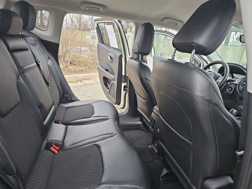 Used 2018 Jeep Compass Latitude w/ Cold Weather Group image 11