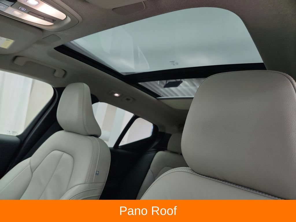 Used 2023 Volvo XC40 B5 Plus AWD/4WD image 12