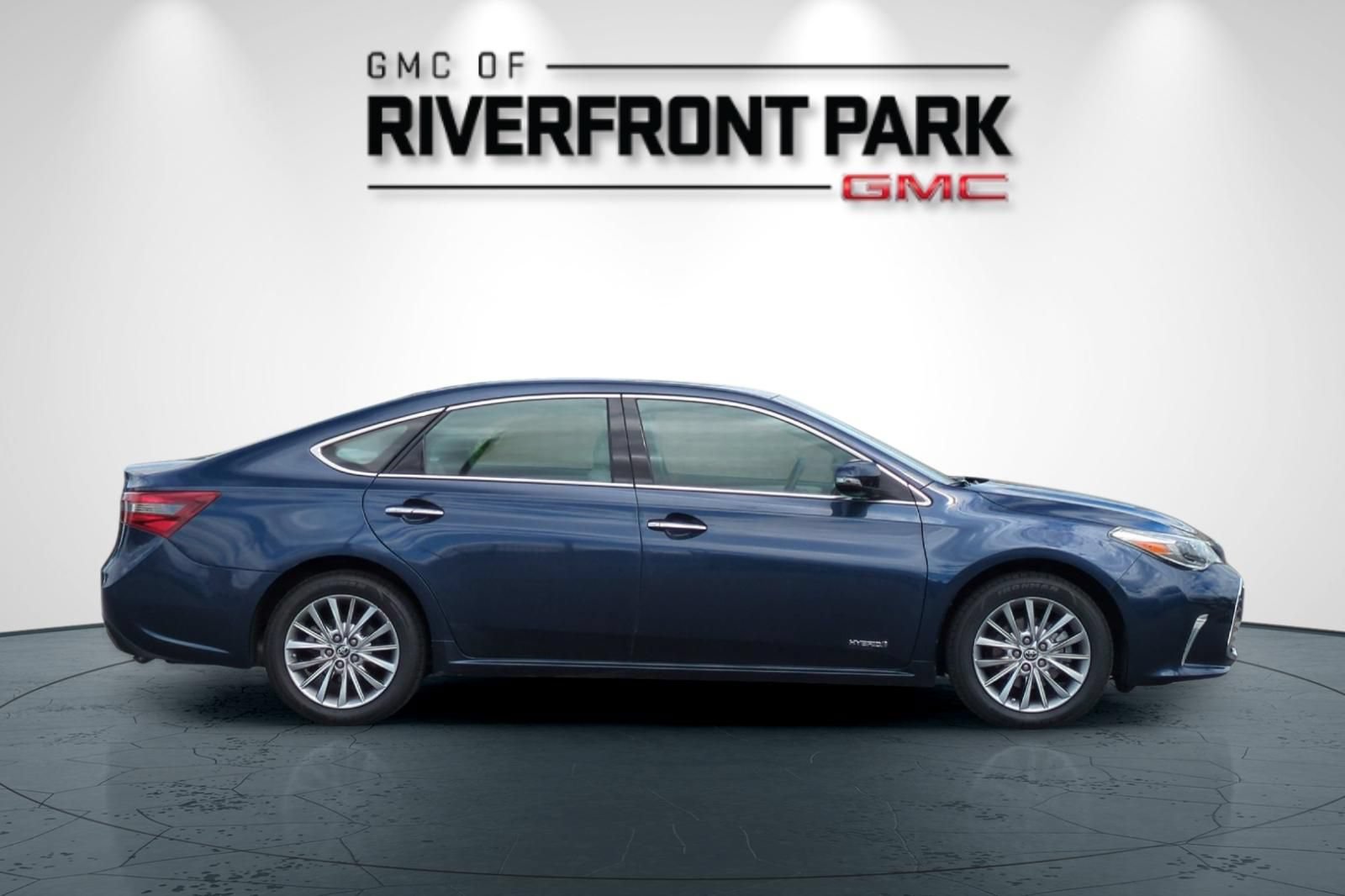 Used 2016 Toyota Avalon XLE Plus FWD image 3