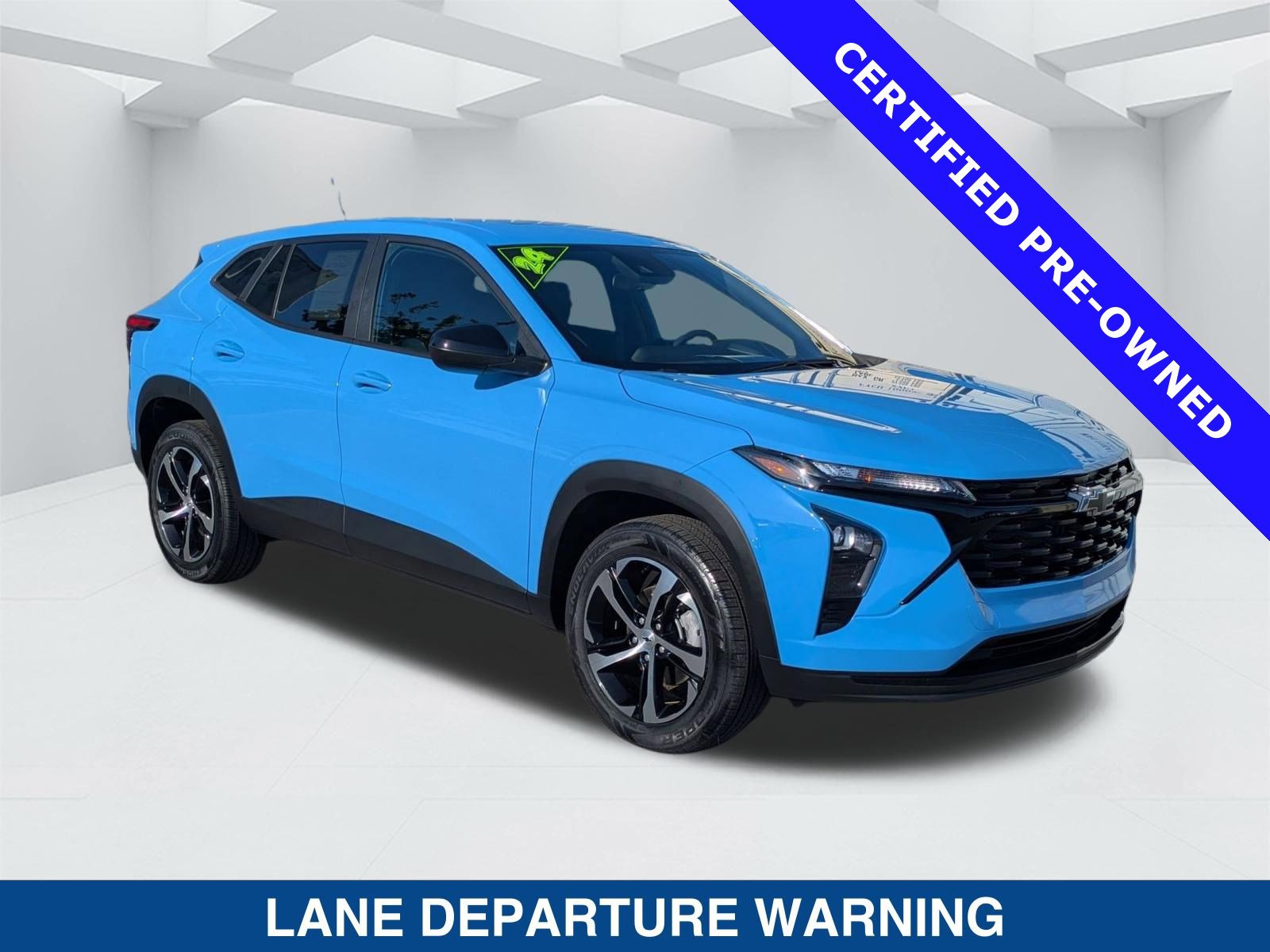 Used 2024 Chevrolet Trax RS w/ Driver Confidence Package FWD image 2