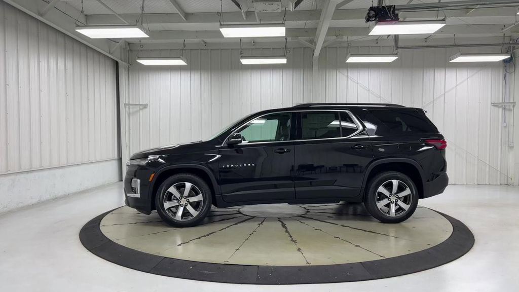 Used 2023 Chevrolet Traverse LT w/ LT Premium Package image 5