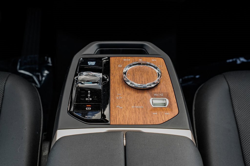 Used 2025 BMW iX xDrive50 w/ Premium Package image 15