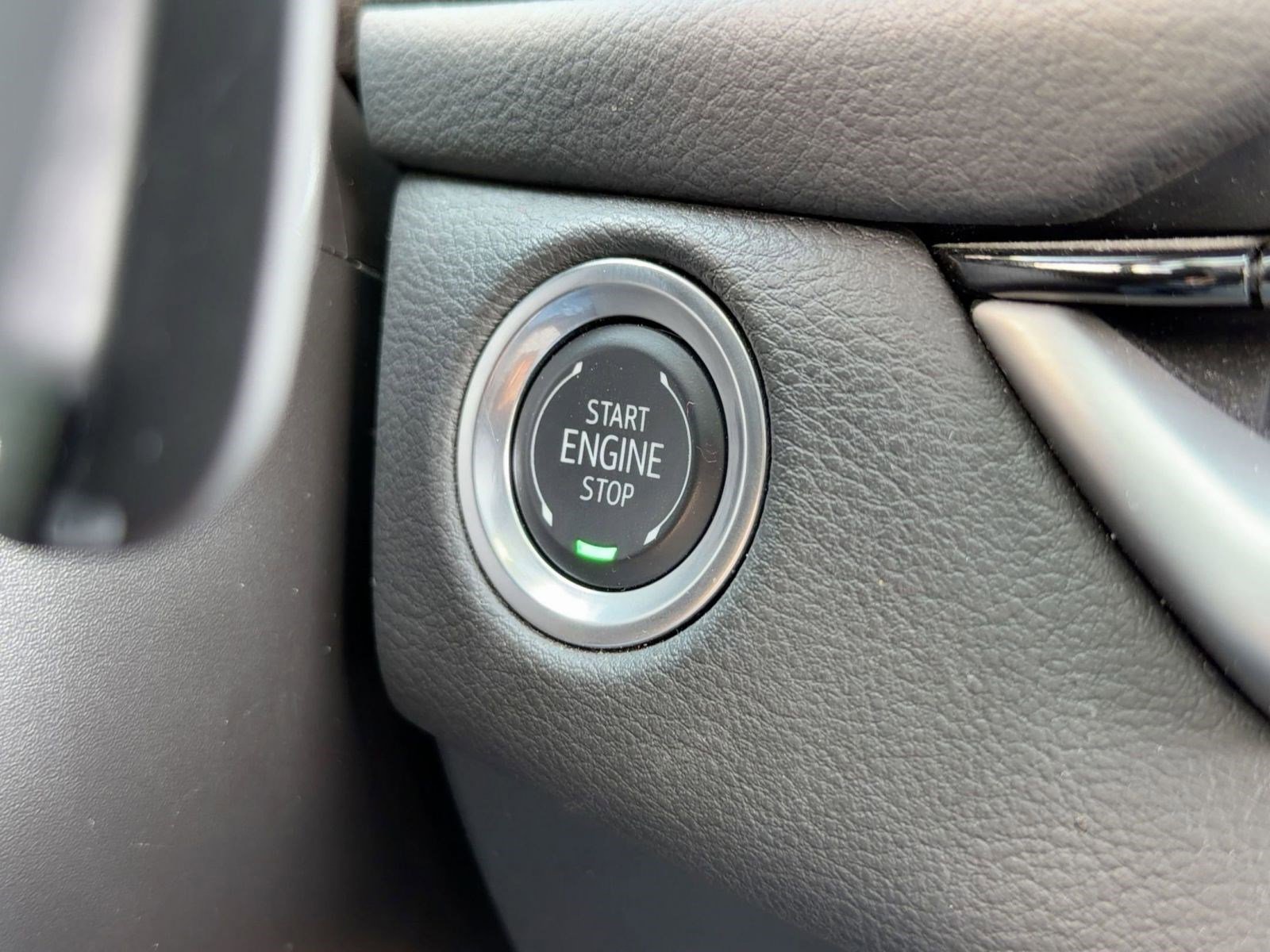 Certified 2025 Cadillac XT4 Premium Luxury image 22