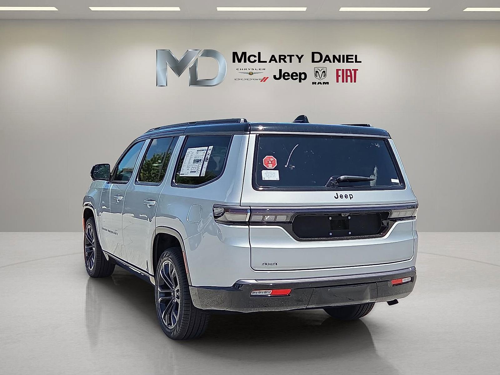 New 2026 Jeep Grand Wagoneer Summit AWD/4WD image 4