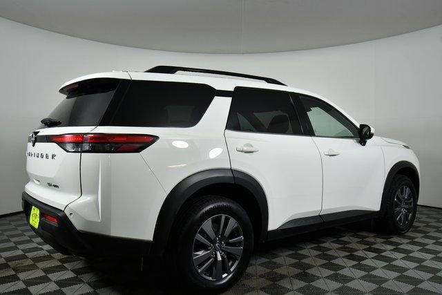 Used 2024 Nissan Pathfinder SV image 10