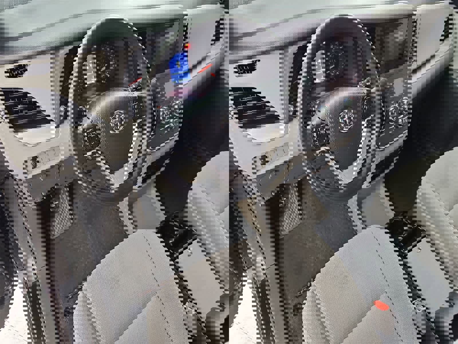 Used 2016 Toyota Sienna L image 2