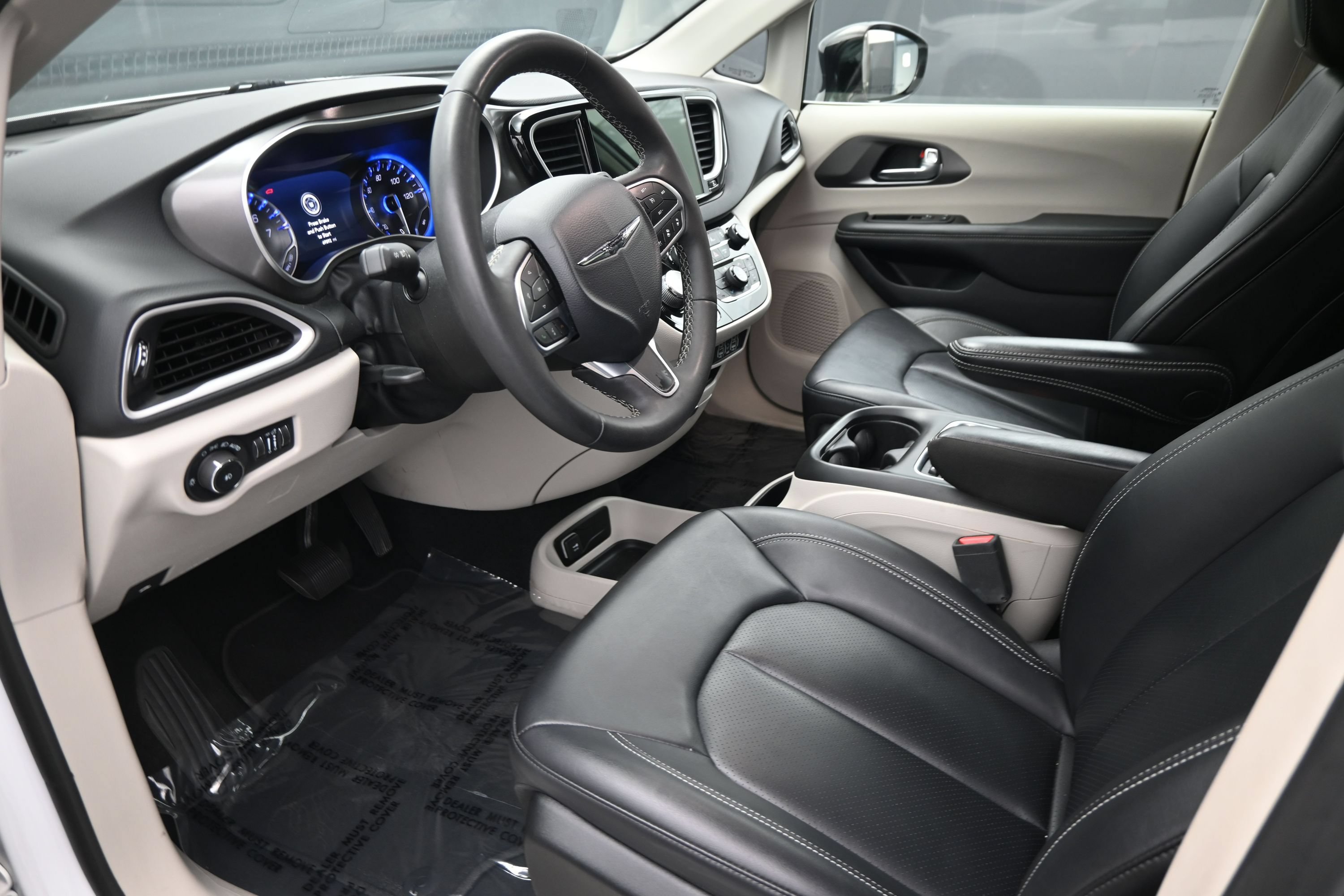 Used 2024 Chrysler Pacifica Touring-L FWD image 10