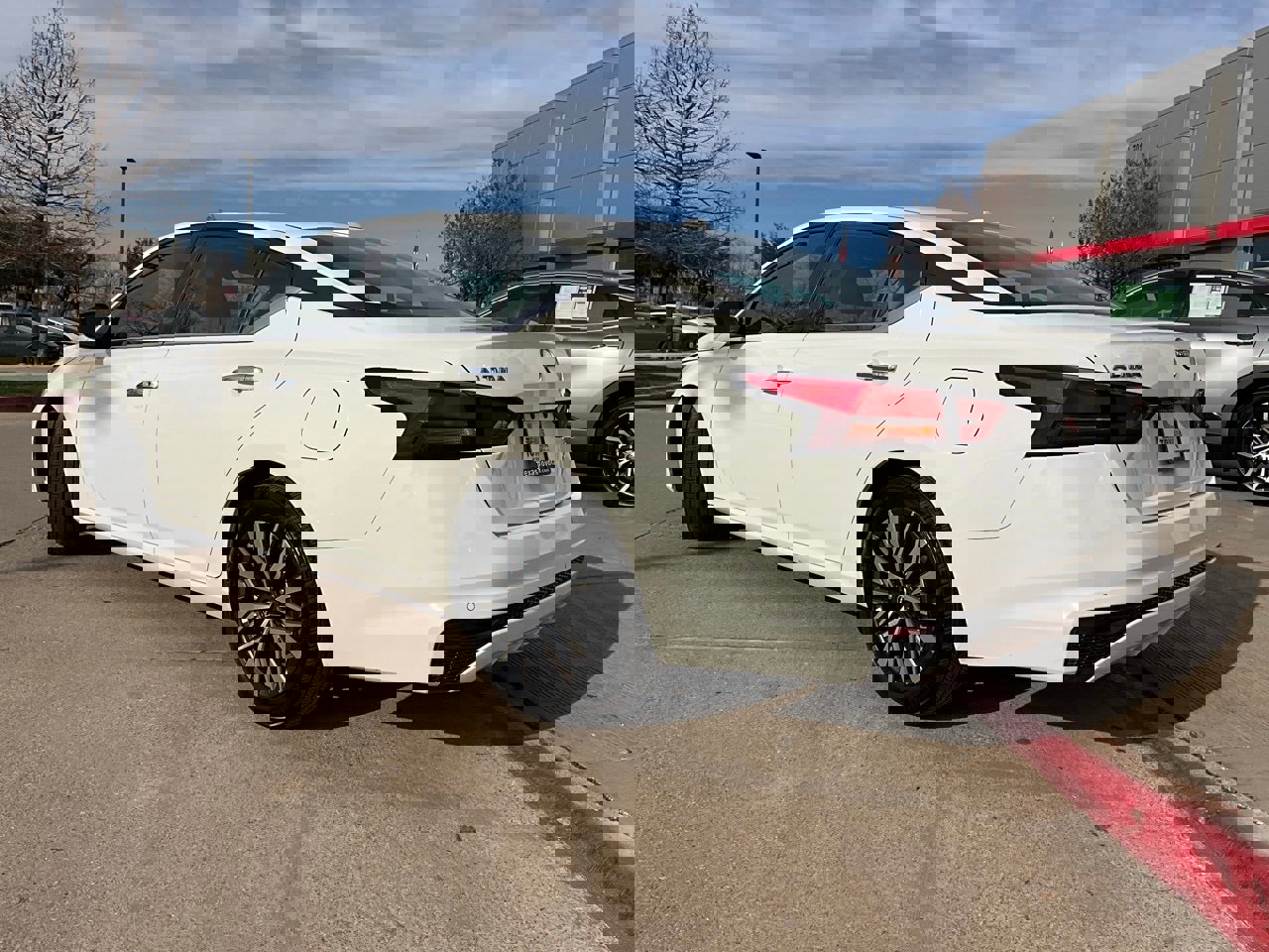 Used 2025 Nissan Altima 2.5 SV image 8