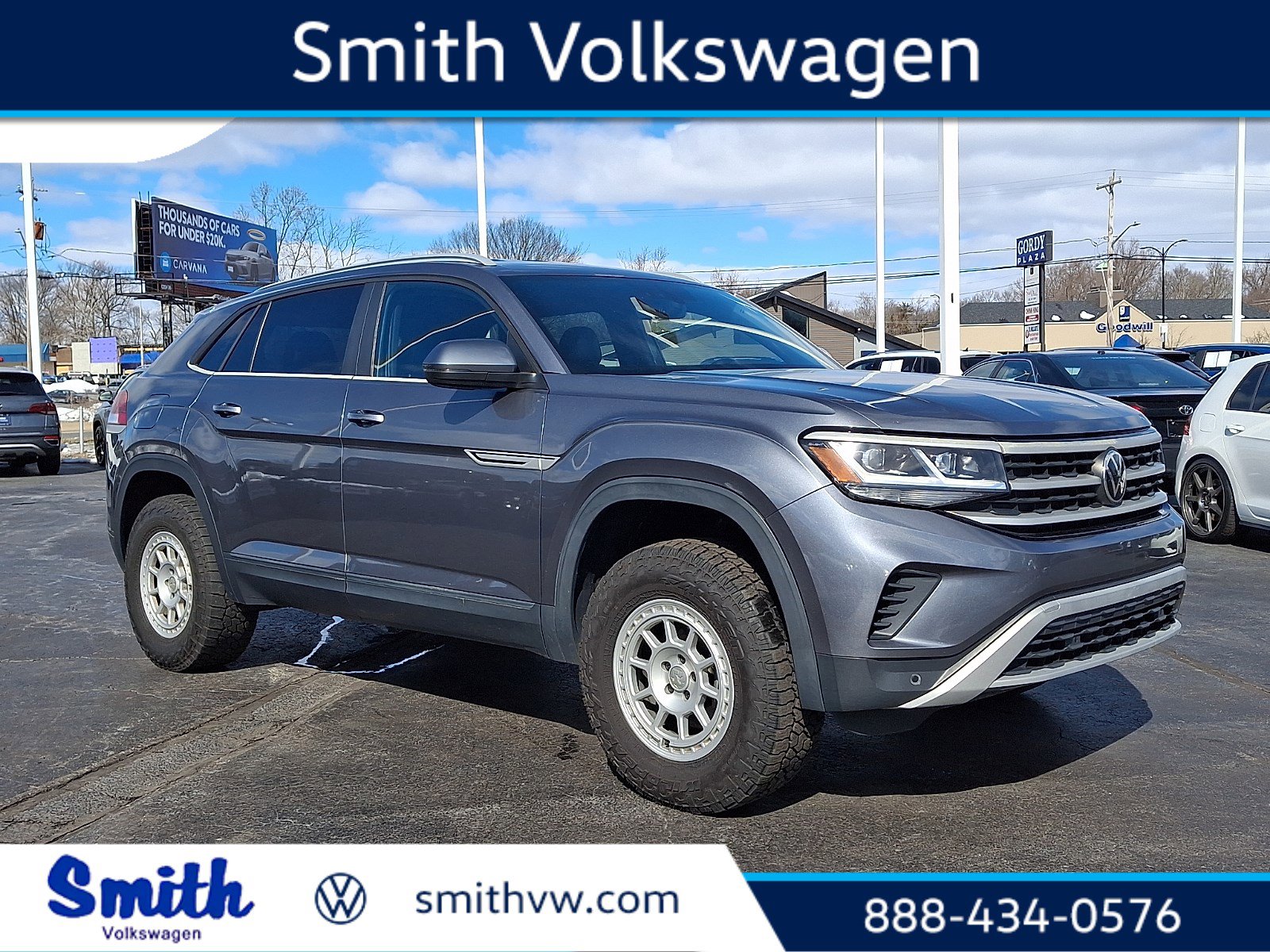 Used 2021 Volkswagen Atlas Cross Sport SE image 1
