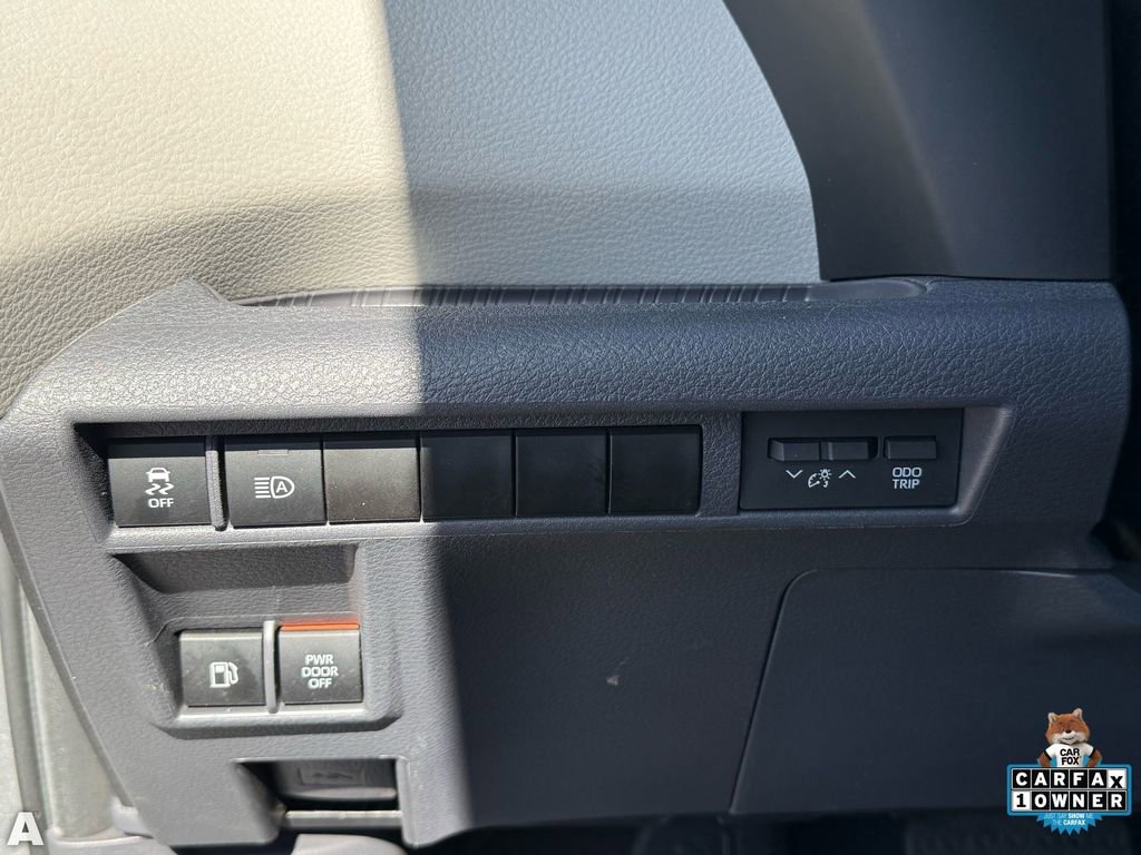 Used 2024 Toyota Sienna XLE FWD image 14