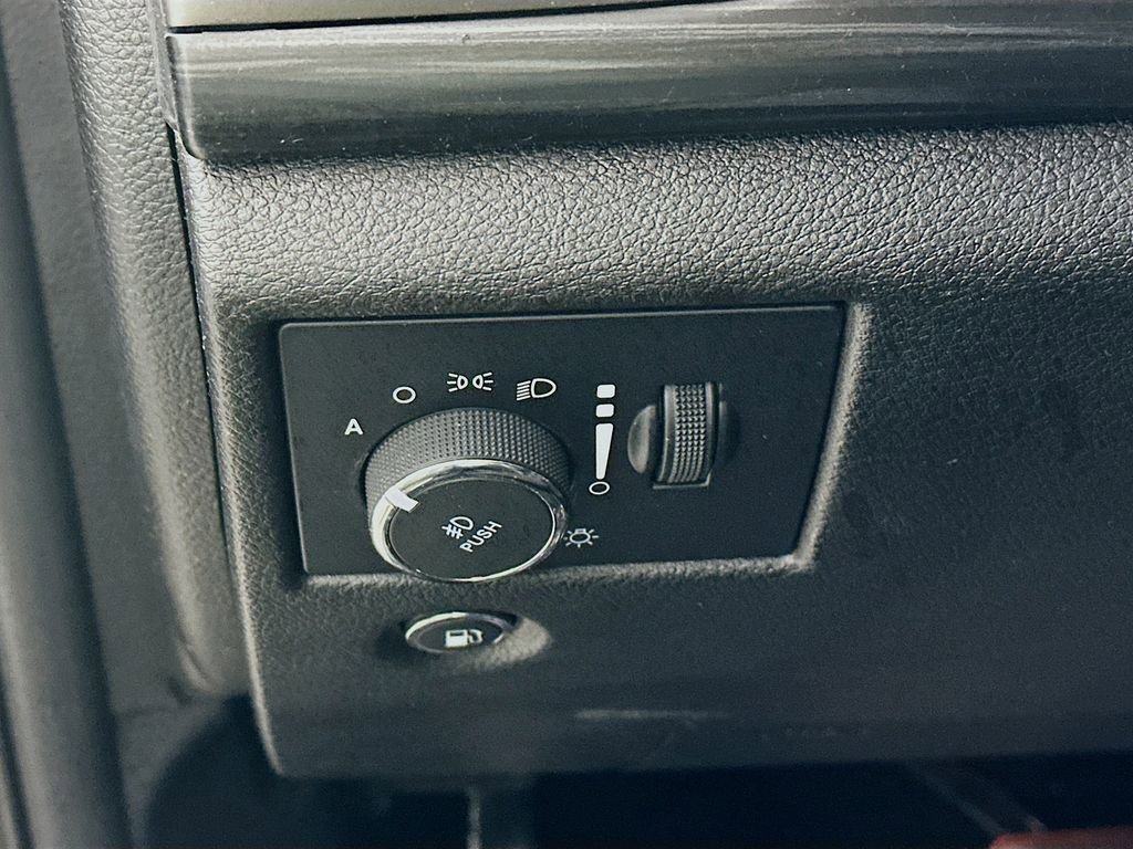 Certified 2021 Jeep Grand Cherokee Laredo w/ Security & Convenience Group image 16