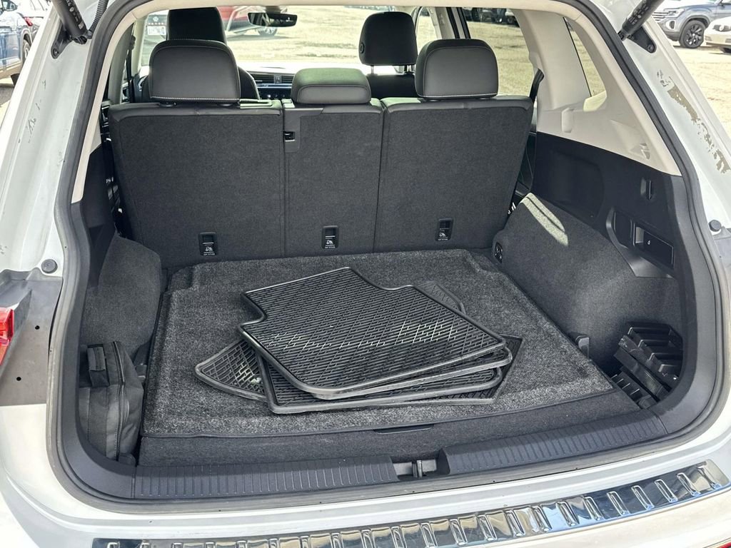 Certified 2023 Volkswagen Tiguan SE w/ Panoramic Sunroof Package image 11