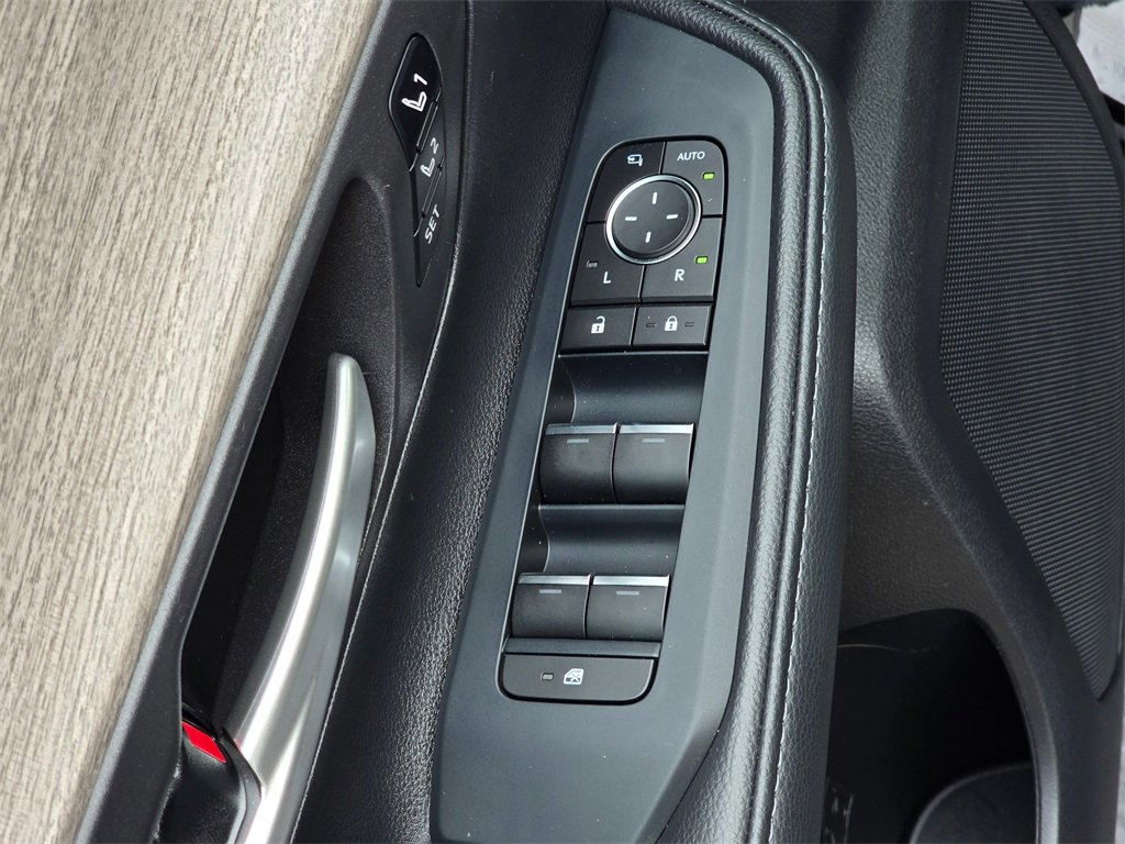 Used 2025 Toyota Grand Highlander AWD image 14