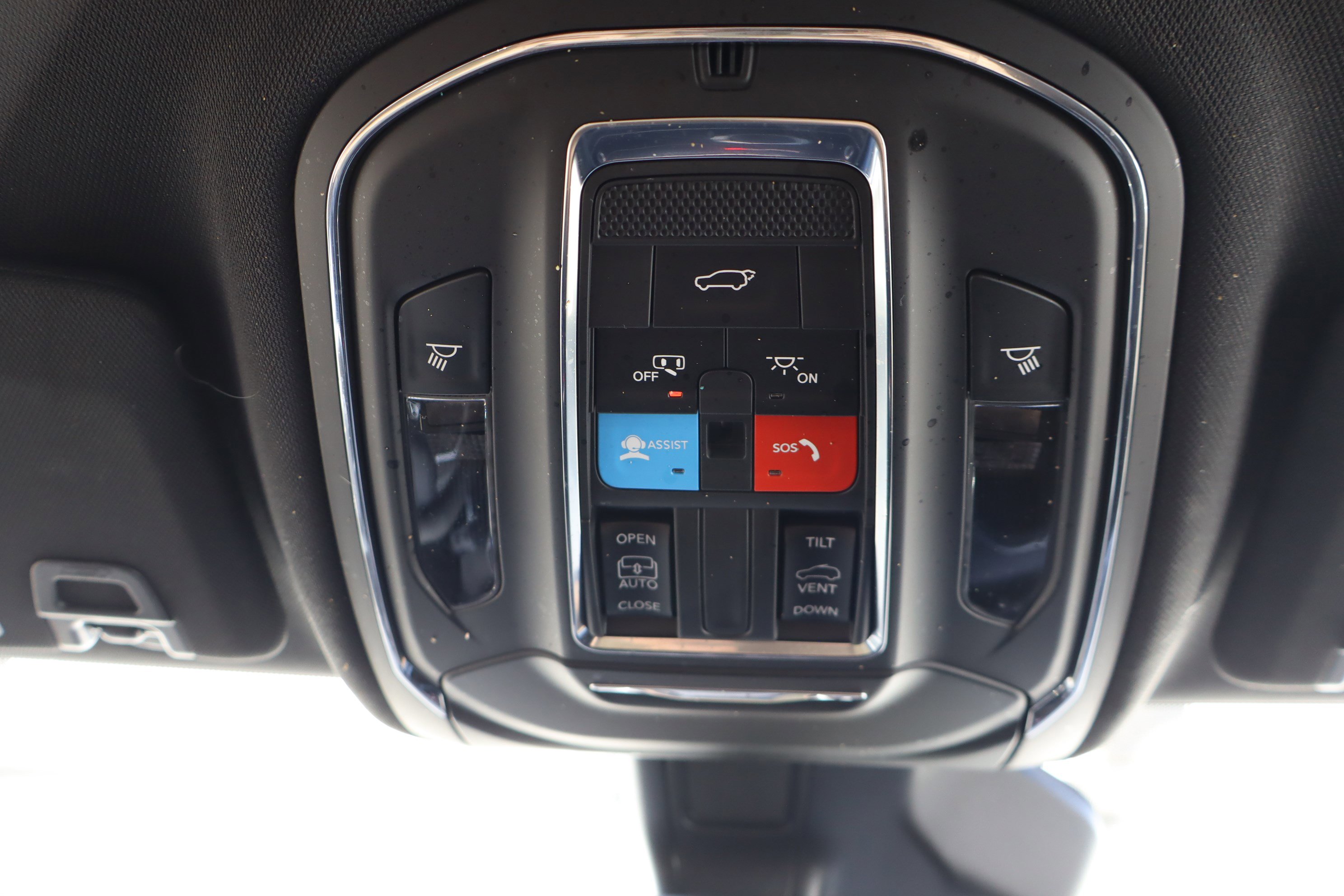 Used 2024 Jeep Grand Cherokee L Altitude image 30