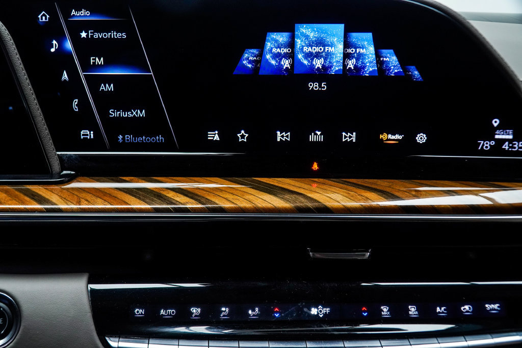 Used 2024 Cadillac Escalade Premium Luxury Platinum RWD image 33
