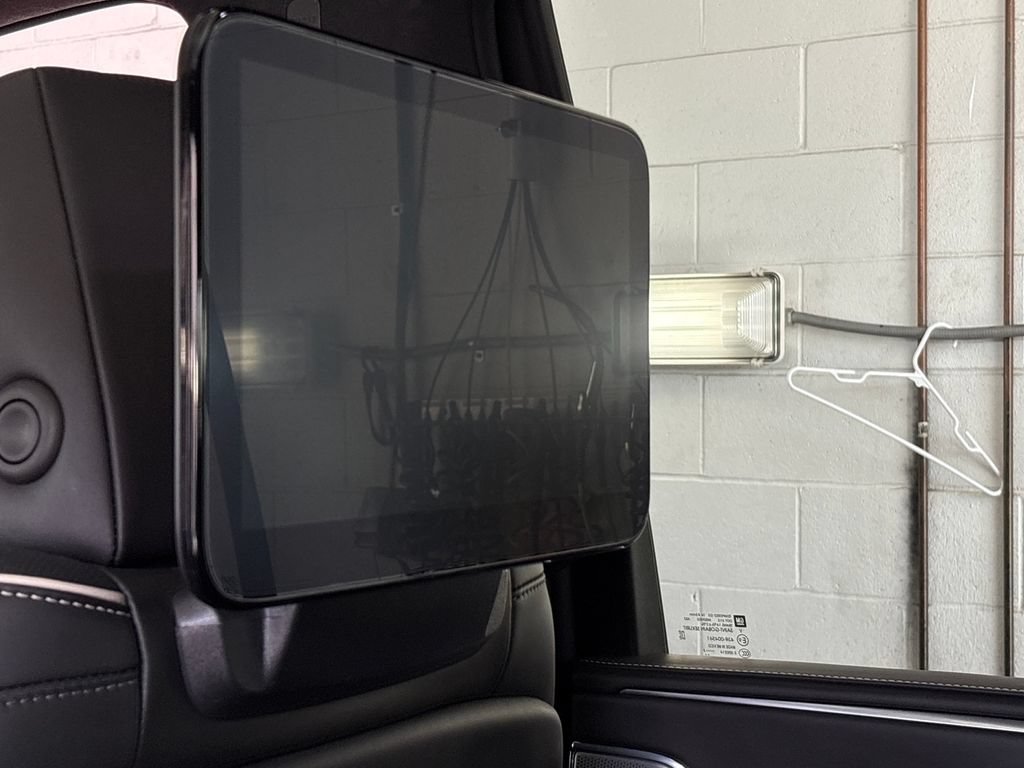 Used 2022 Cadillac Escalade Sport Platinum w/ LPO, ONYX Package AWD/4WD image 45