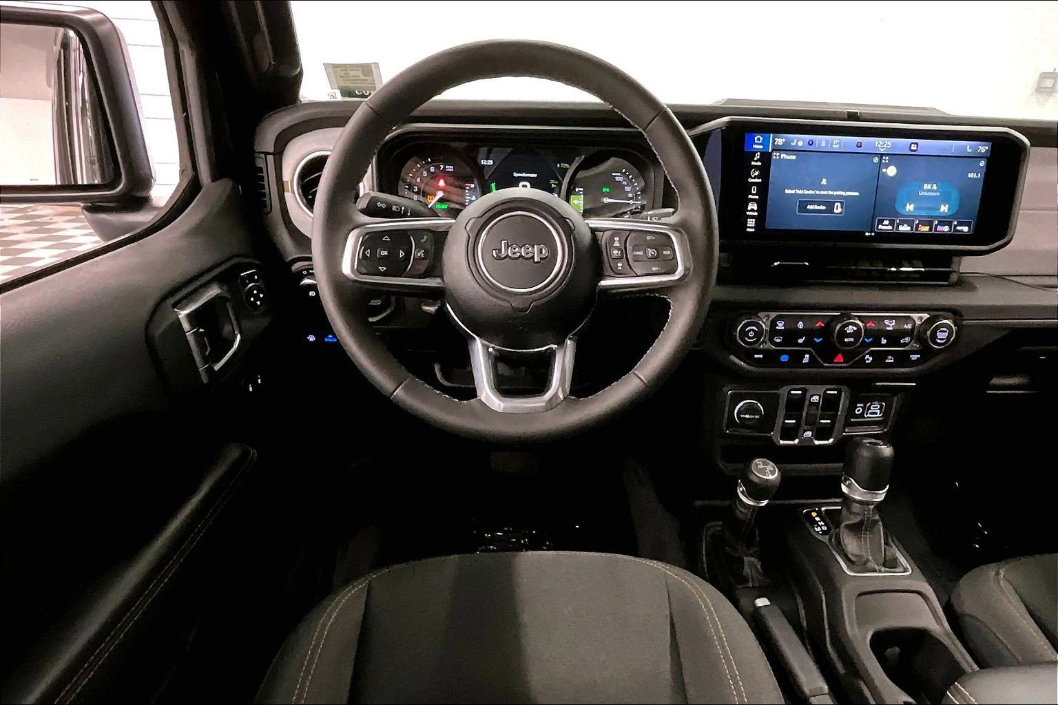 Used 2025 Jeep Wrangler Unlimited Sahara w/ Safety Group AWD/4WD image 6