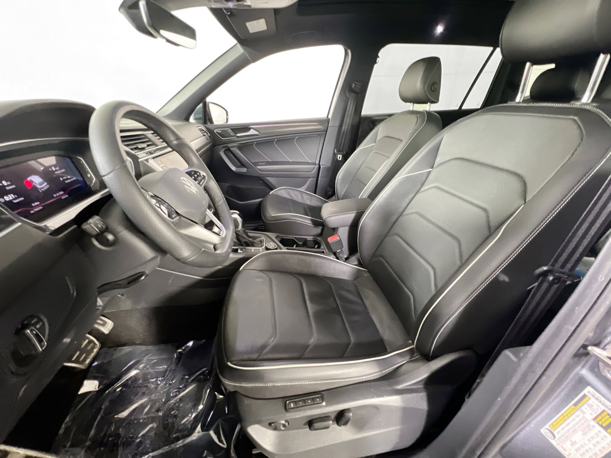 Used 2022 Volkswagen Tiguan SEL R-Line AWD/4WD image 21