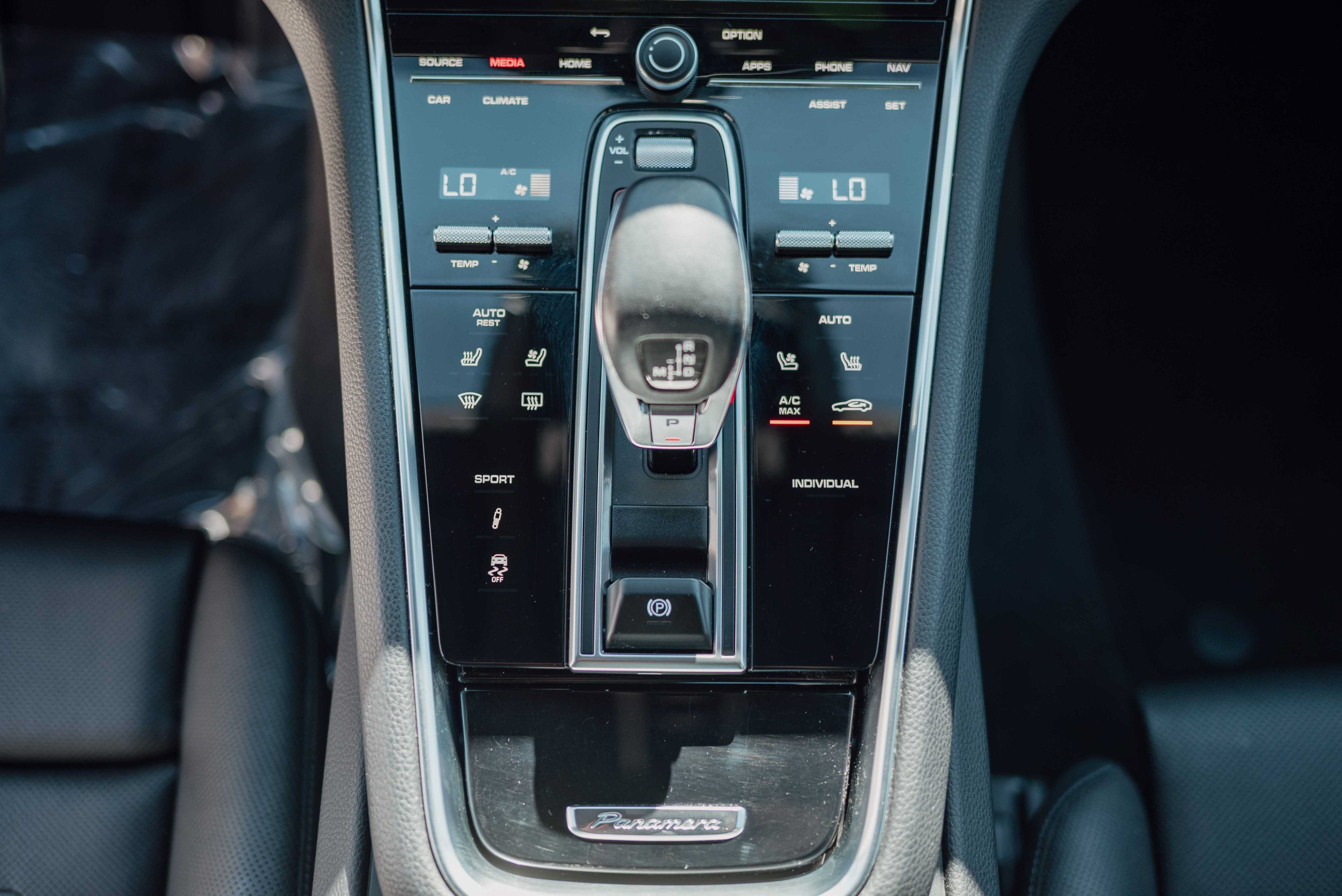 Used 2023 Porsche Panamera RWD image 9