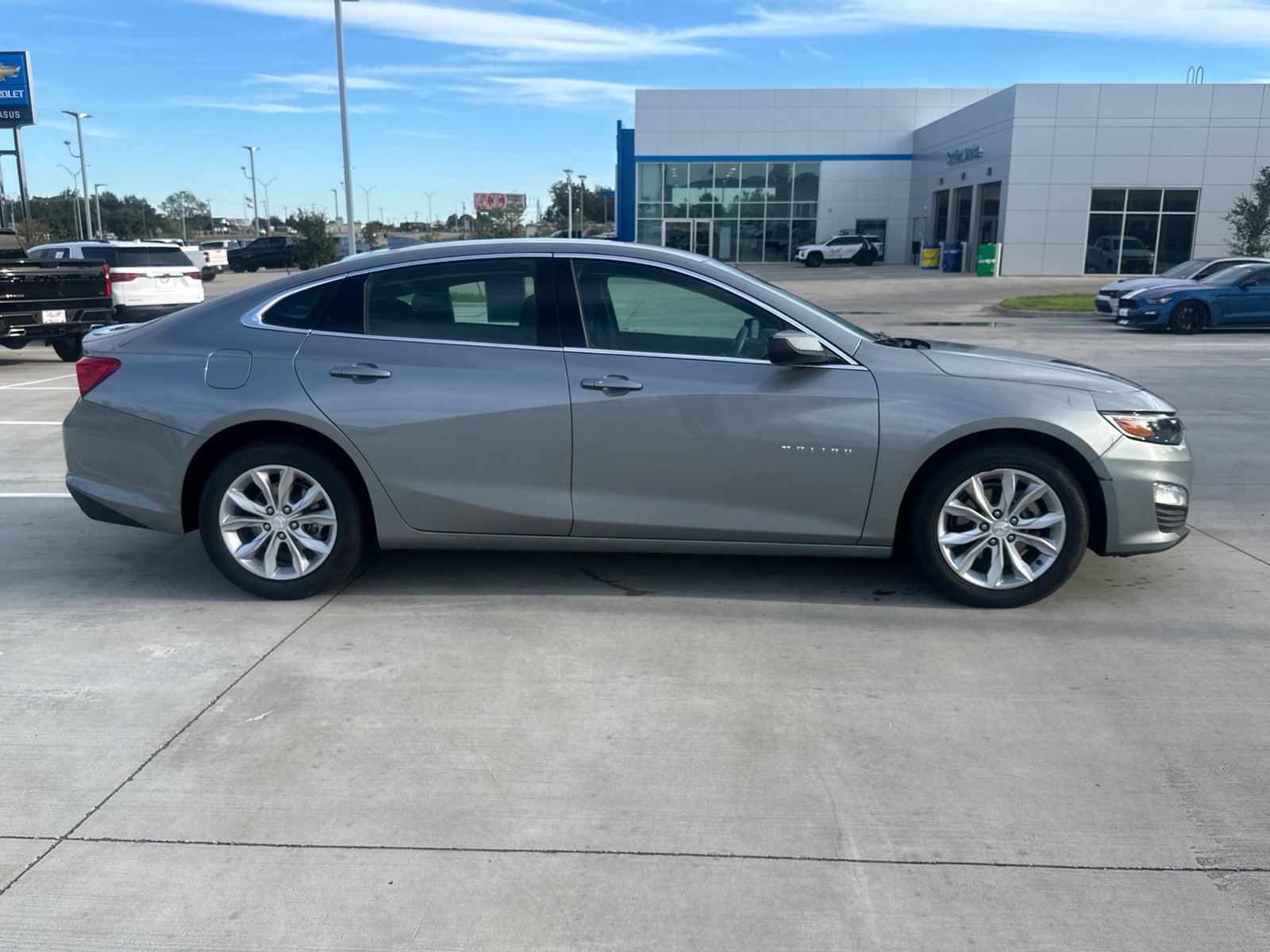 Used 2025 Chevrolet Malibu LT FWD image 6
