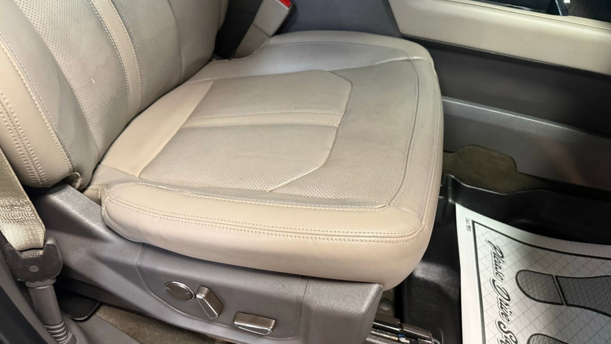 Used 2019 Ford Expedition Limited image 13