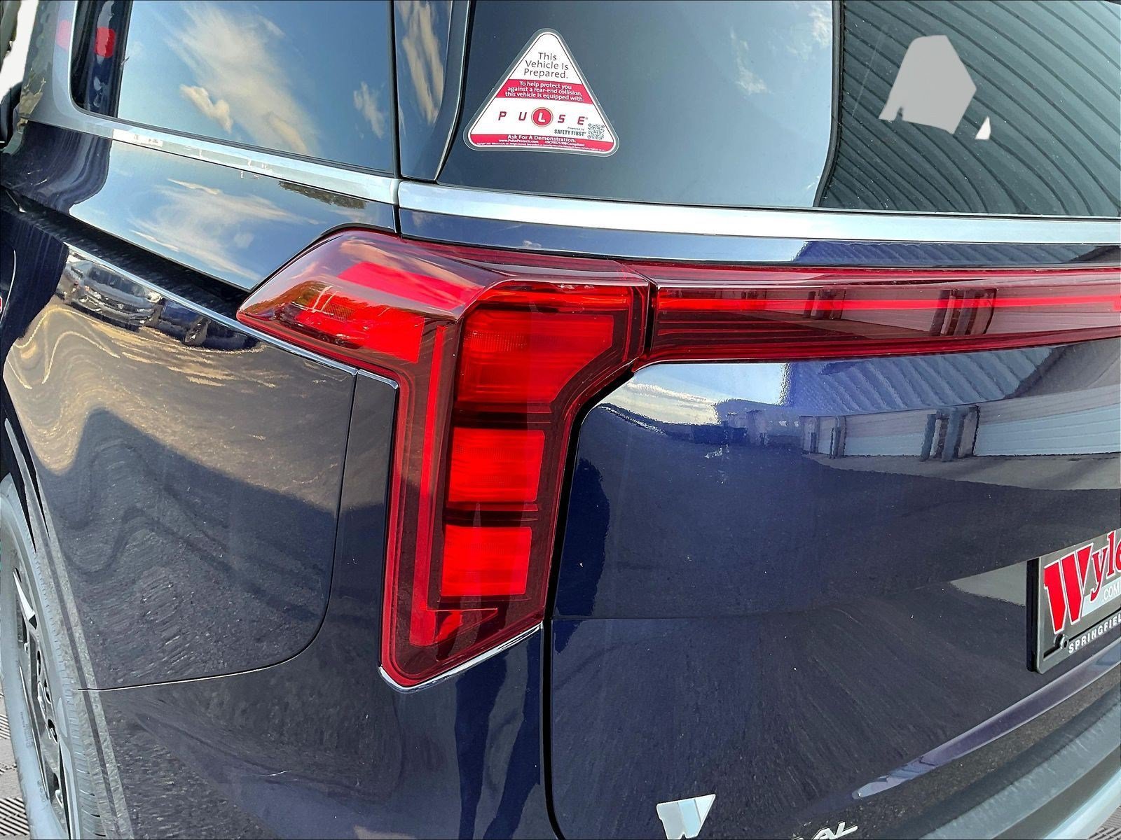 New 2027 Kia Carnival FWD image 15