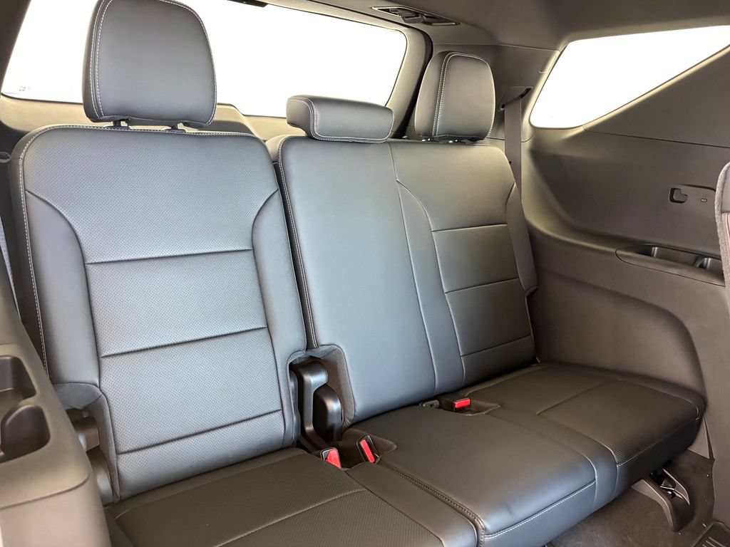 New 2026 Chevrolet Traverse LT w/ Midnight/Sport Edition FWD image 35