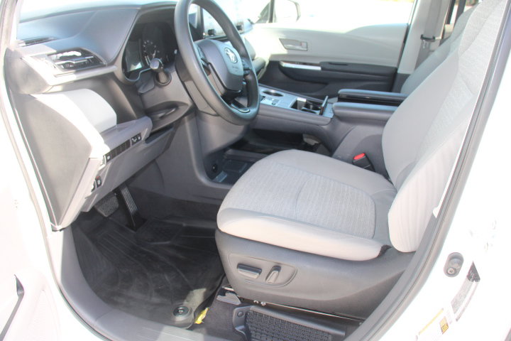 Certified 2024 Toyota Sienna LE AWD/4WD image 11