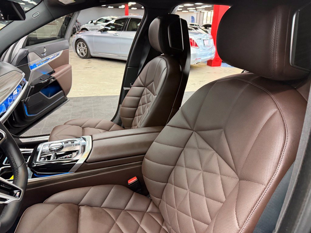 Used 2026 BMW 740i xDrive AWD/4WD image 34