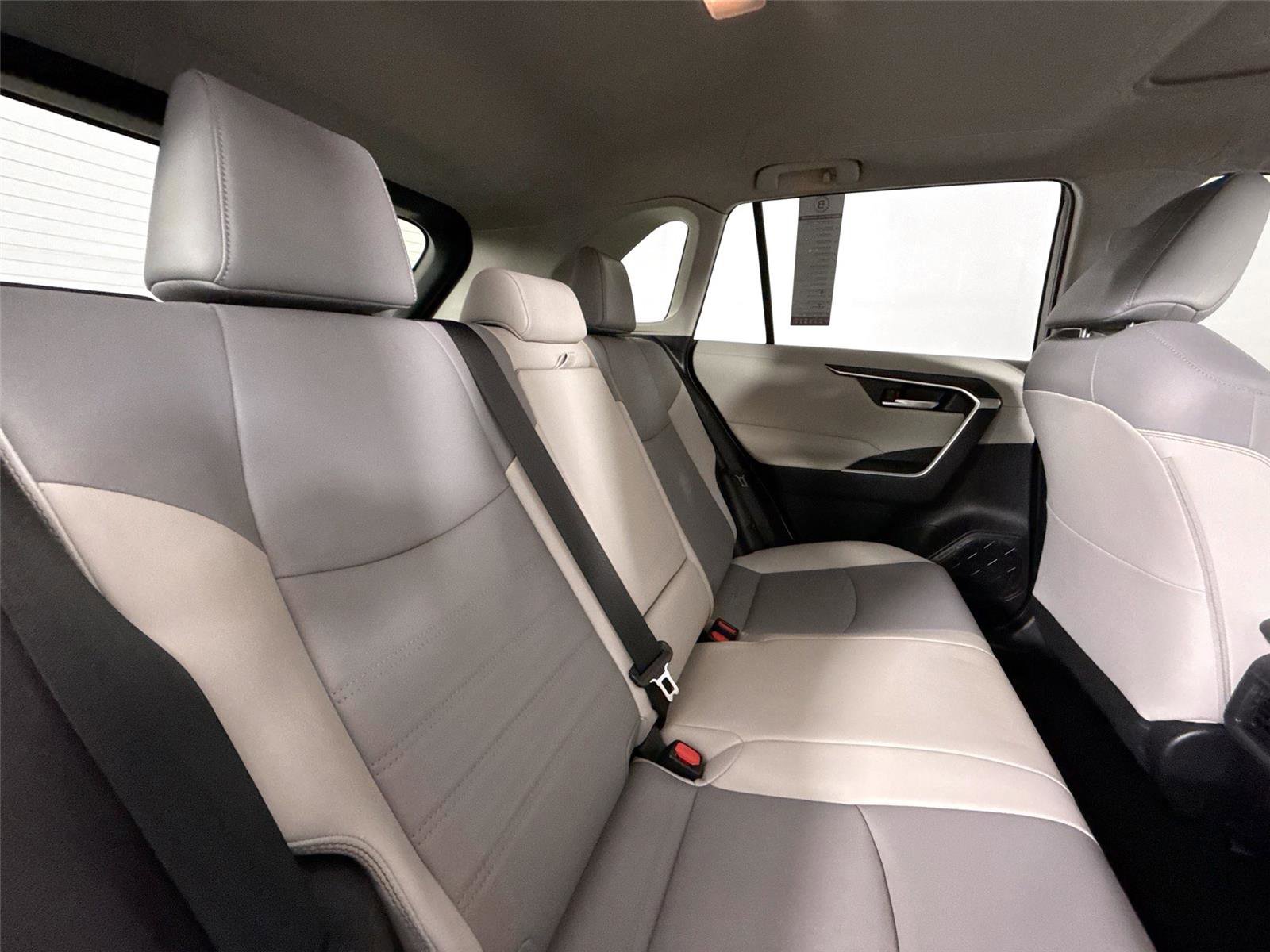 Used 2020 Toyota RAV4 XLE Premium FWD image 42