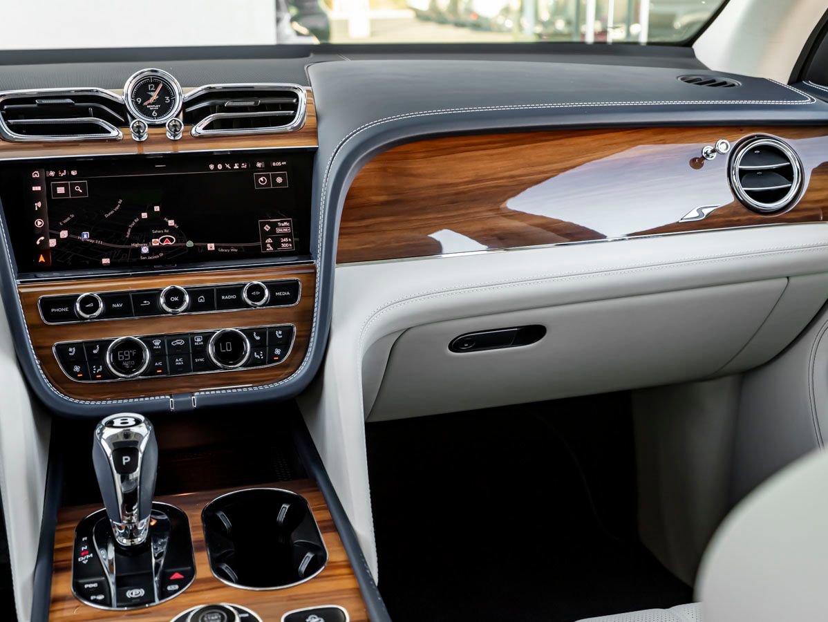 Used 2023 Bentley Bentayga AWD/4WD image 20