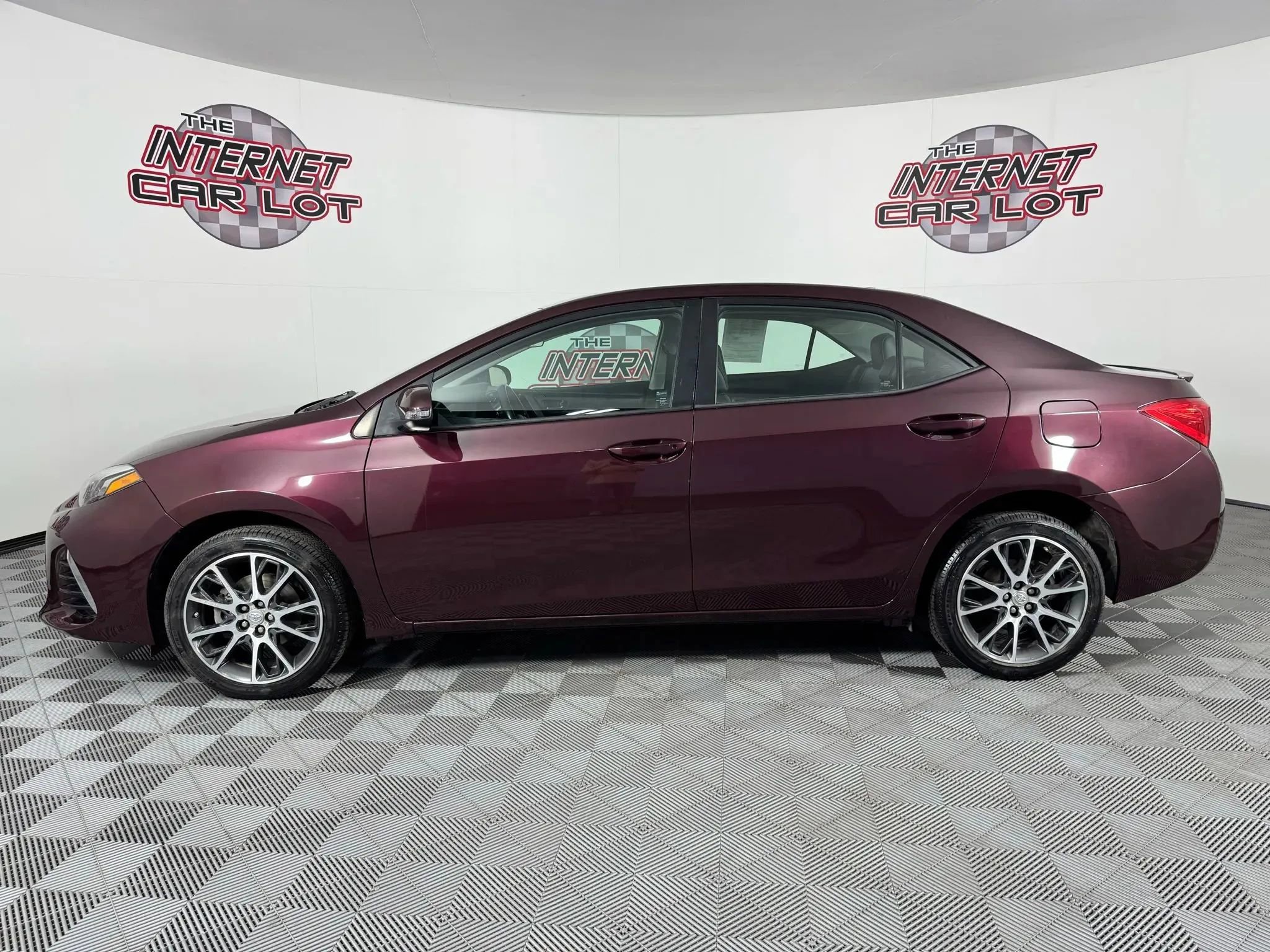 Used 2017 Toyota Corolla SE 50th Anniversary FWD image 4