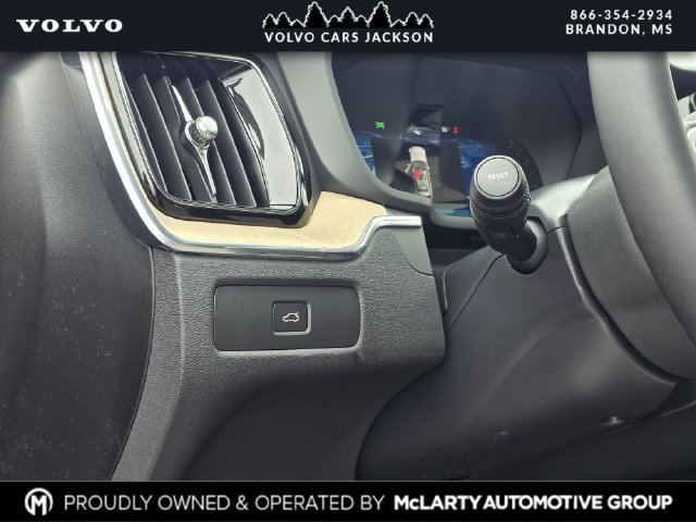 New 2026 Volvo XC60 B5 Plus w/ Protection Package Premier AWD/4WD image 17