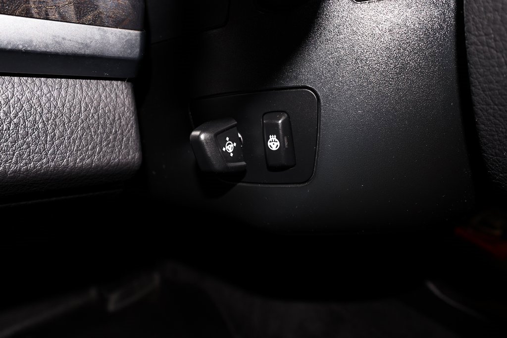 Used 2011 BMW 750Li xDrive image 28