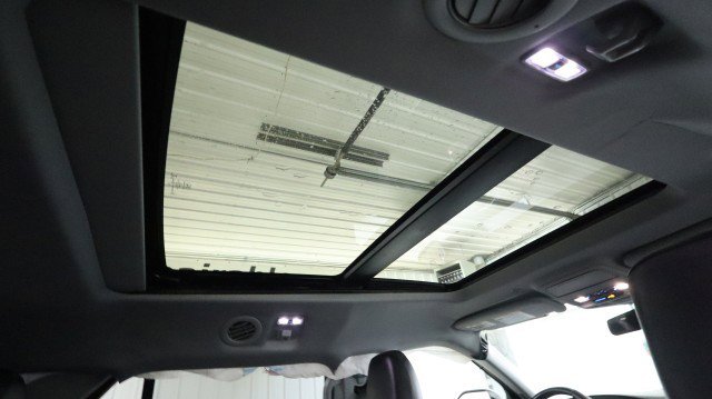 Used 2022 Ford Explorer XLT w/ Equipment Group 202A image 14